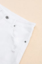 Load image into Gallery viewer, Distressed Jeans with Pockets