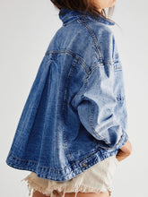 Load image into Gallery viewer, Pocketed Button Up Denim Jacket