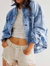 Load image into Gallery viewer, Pocketed Button Up Denim Jacket