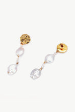 Load image into Gallery viewer, Textured Gold-Plated Pearl Drop Earrings