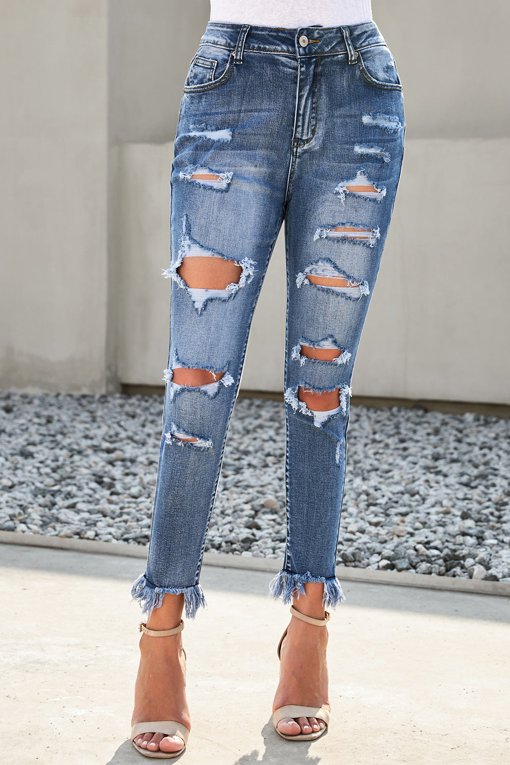 DenimEase™ Frayed Hem Crop Jeans