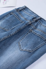 Load image into Gallery viewer, Distressed Frayed Hem Cropped Jeans