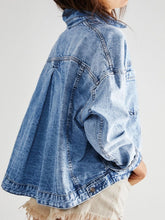 Load image into Gallery viewer, Pocketed Button Up Denim Jacket
