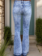 Load image into Gallery viewer, Distressed Button-Fly Bootcut Jeans with Pockets
