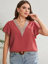 Load image into Gallery viewer, Plus Size Contrast V-Neck Layered Flutter Sleeve Blouse
