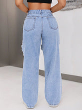 Load image into Gallery viewer, Distressed Jeans with Pockets
