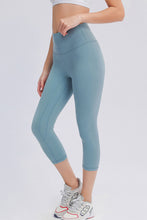 Load image into Gallery viewer, Seamless Front Active Capris
