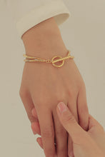 Load image into Gallery viewer, Snake Chain Toggle Clasp Bracelet
