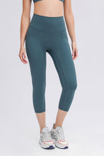 Load image into Gallery viewer, Seamless Front Active Capris
