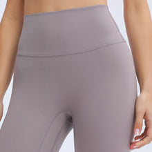 Load image into Gallery viewer, Seamless Front Active Capris
